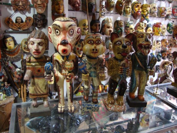 Shop in Panajachel, Guatemala, Photo:  Donna Tang